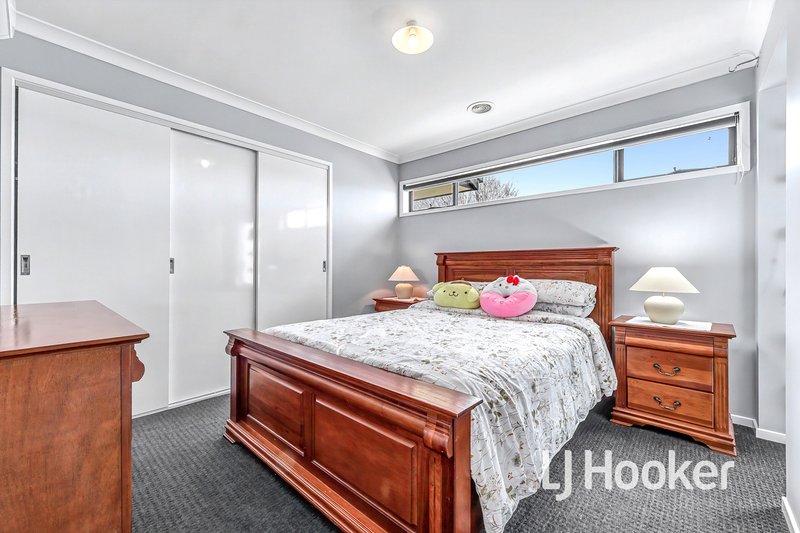 Photo - 55 Morningside Boulevard, Cranbourne West VIC 3977 - Image 8