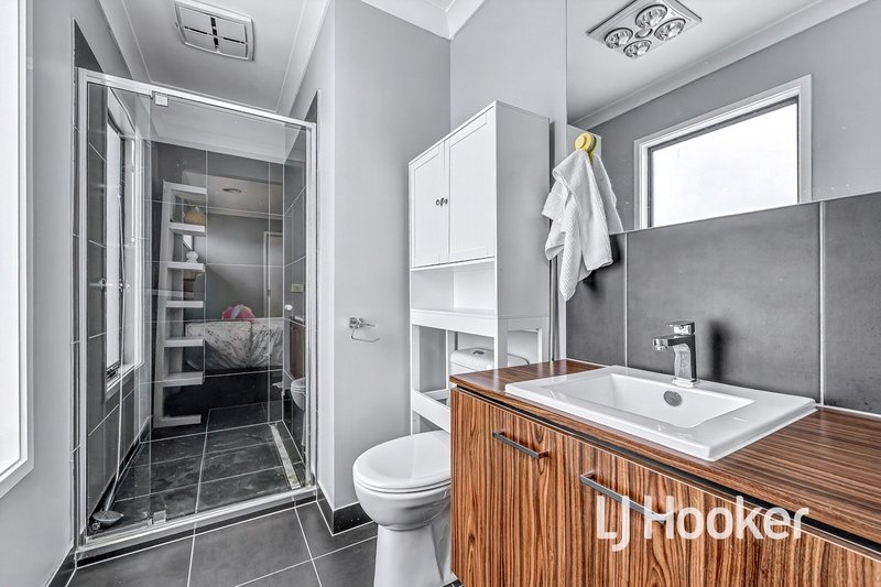 Photo - 55 Morningside Boulevard, Cranbourne West VIC 3977 - Image 9