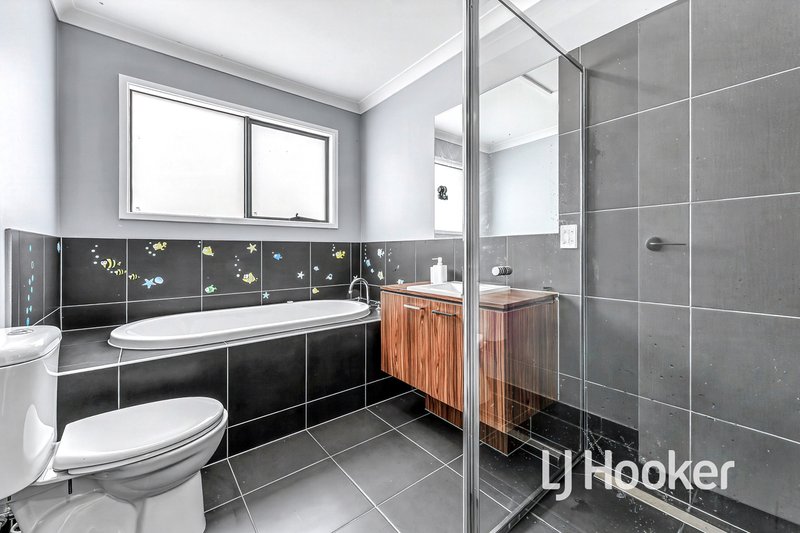 Photo - 55 Morningside Boulevard, Cranbourne West VIC 3977 - Image 12