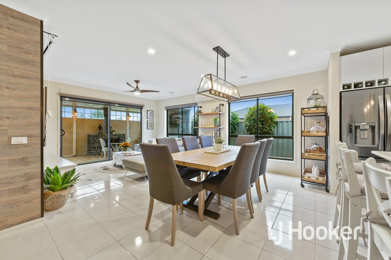 Photo - 55 Nelson Street, Cranbourne East VIC 3977 - Image 4