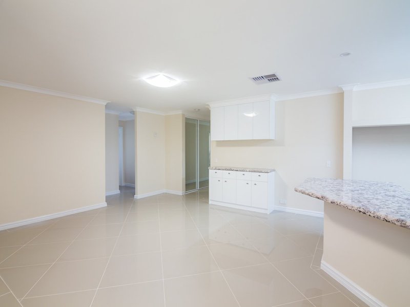 Photo - 55 Ningaloo Way, Thornlie WA 6108 - Image 8