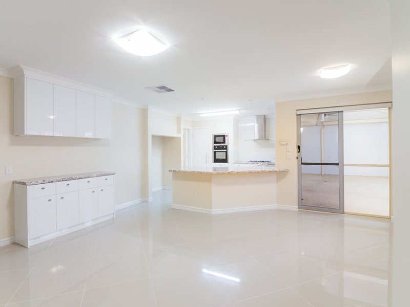 Photo - 55 Ningaloo Way, Thornlie WA 6108 - Image 9