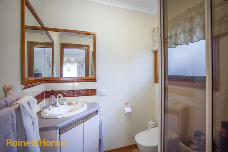 Photo - 55 Olive Grove, Sunbury VIC 3429 - Image 6