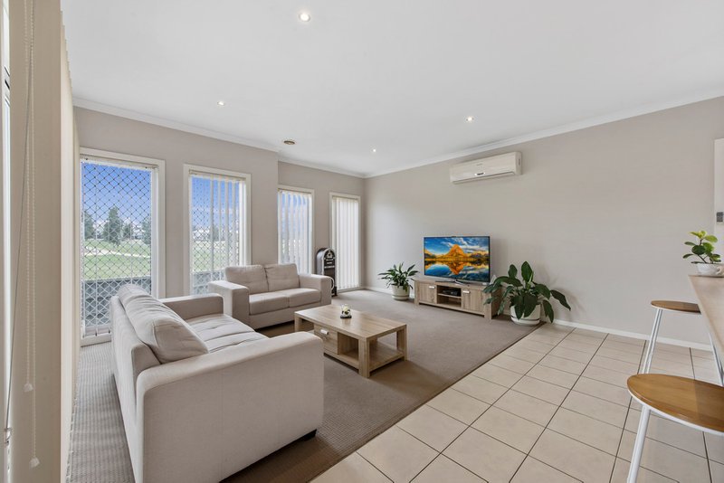 Photo - 55 Olsen Retreat, Caroline Springs VIC 3023 - Image 4