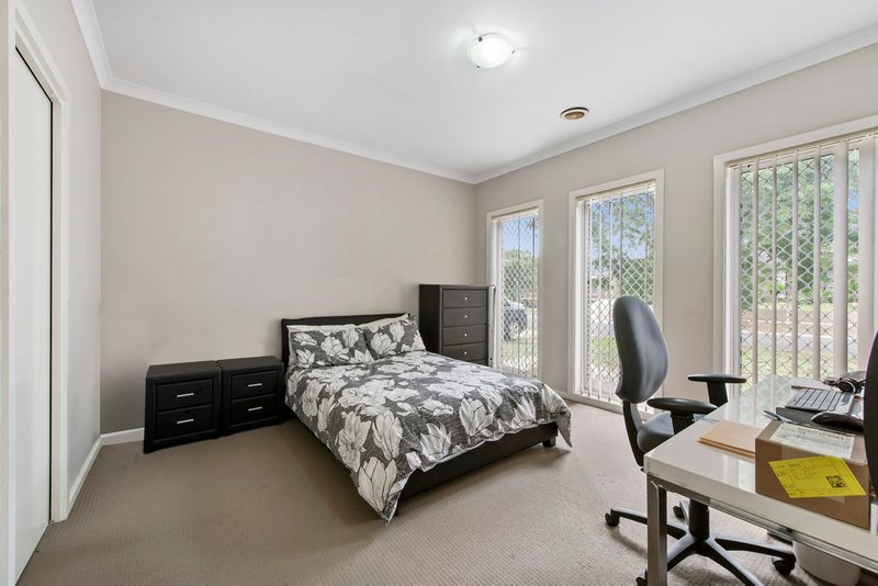 Photo - 55 Olsen Retreat, Caroline Springs VIC 3023 - Image 7