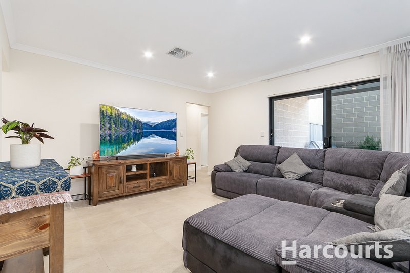 Photo - 55 Oval Vista, Ellenbrook WA 6069 - Image 10