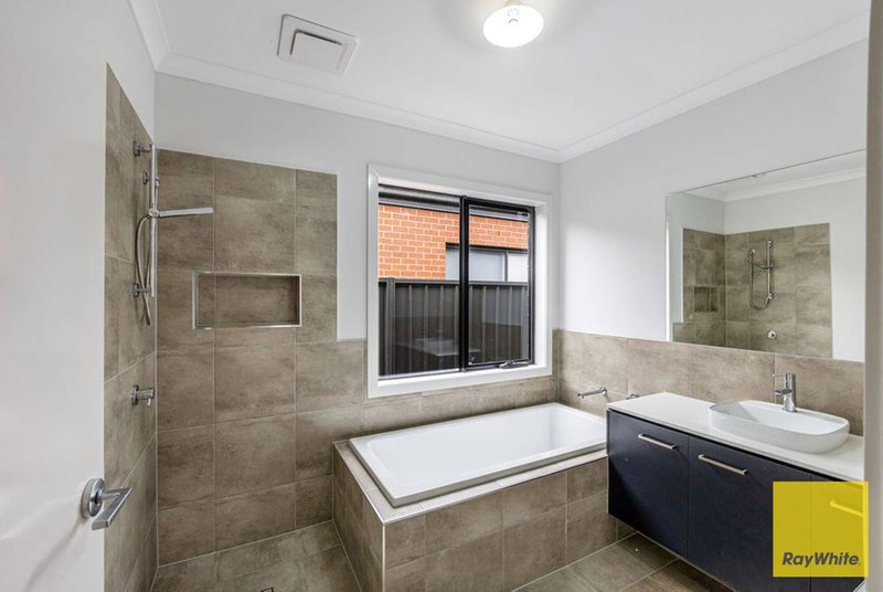 Photo - 55 Palara Drive, Strathtulloh VIC 3338 - Image 9