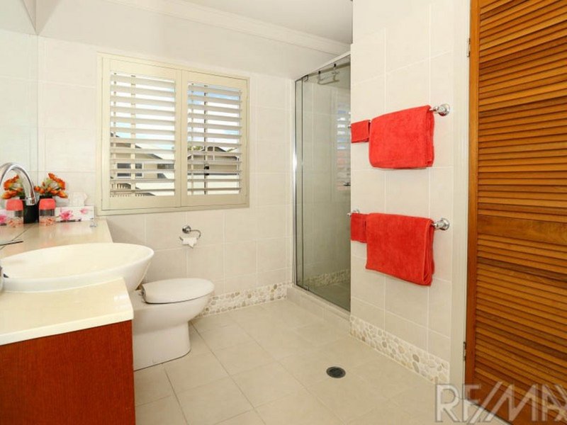 Photo - 55 Paradise Springs Ave , Robina QLD 4226 - Image 11