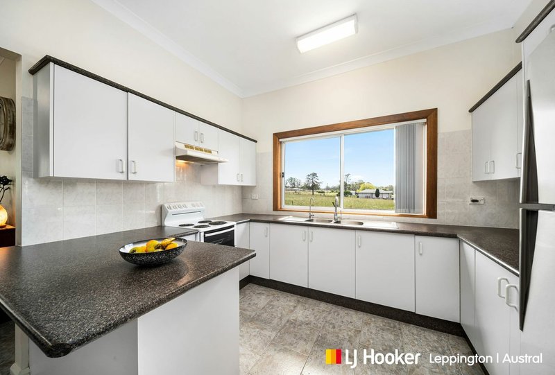 Photo - 55 Pratten Street, Kemps Creek NSW 2178 - Image 3