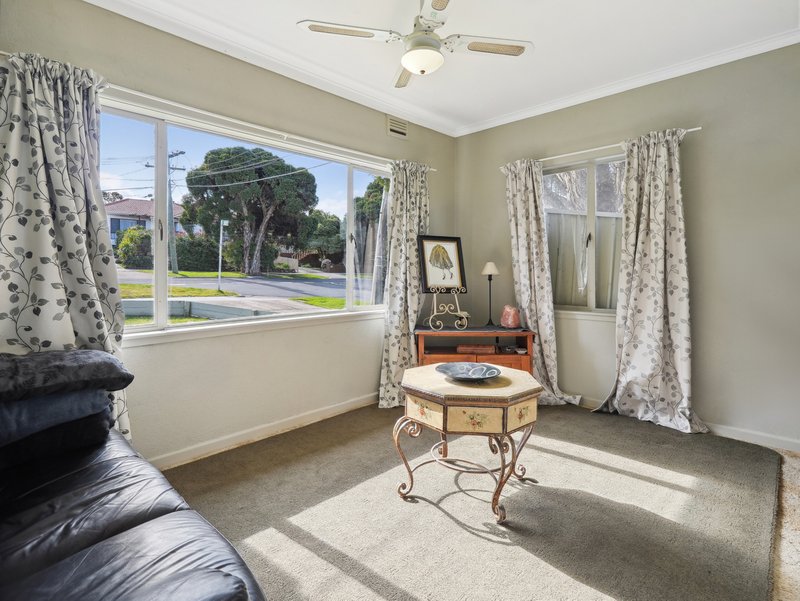 Photo - 55 Purinuan Road, Reservoir VIC 3073 - Image 7