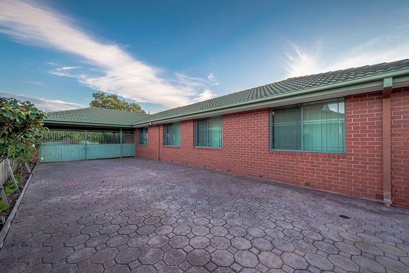 Photo - 55 Rearden Crescent, Roxburgh Park VIC 3064 - Image 6