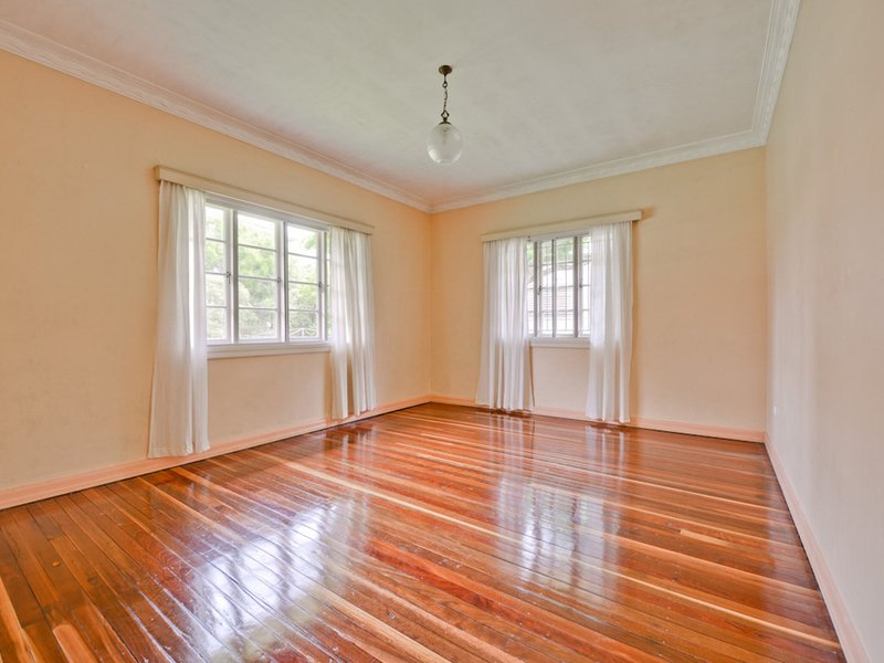 Photo - 55 Rolle Street, Holland Park West QLD 4121 - Image 4