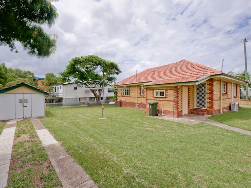 Photo - 55 Rolle Street, Holland Park West QLD 4121 - Image 11