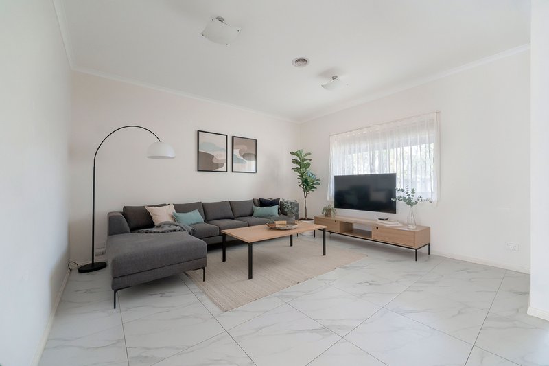 Photo - 55 Santa Cruz Boulevard, Roxburgh Park VIC 3064 - Image 4