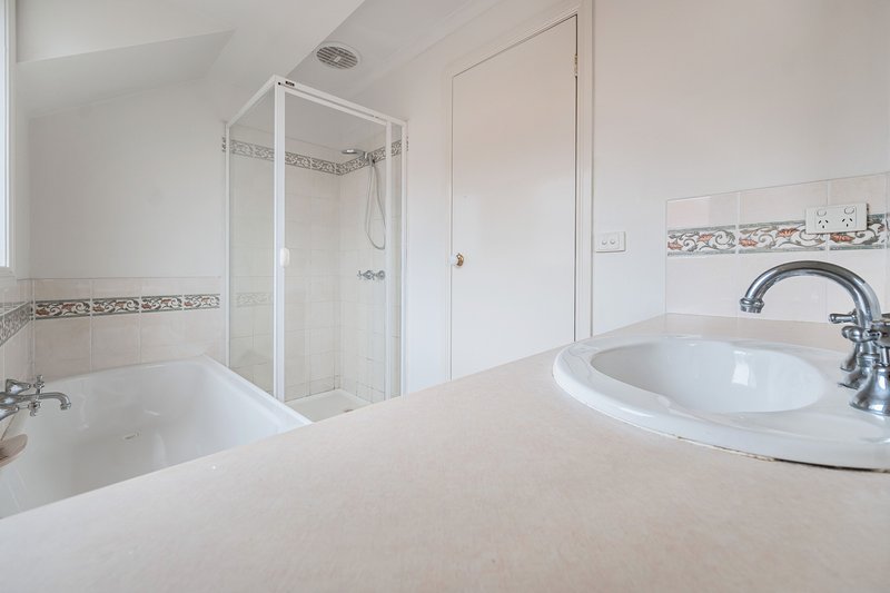 Photo - 55 Santa Cruz Boulevard, Roxburgh Park VIC 3064 - Image 14