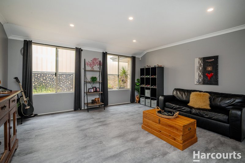 Photo - 55 Shiralee Bend, Carramar WA 6031 - Image 8