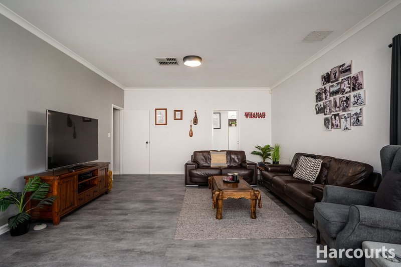 Photo - 55 Shiralee Bend, Carramar WA 6031 - Image 15