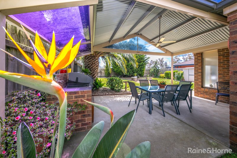 Photo - 55 Sorbonne Drive, Sunbury VIC 3429 - Image 3