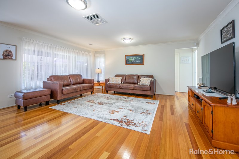 Photo - 55 Sorbonne Drive, Sunbury VIC 3429 - Image 6