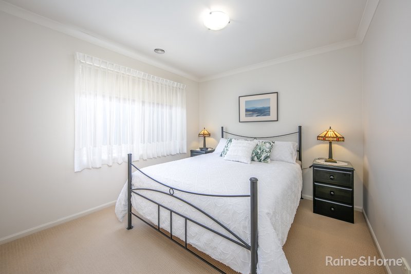 Photo - 55 Sorbonne Drive, Sunbury VIC 3429 - Image 13