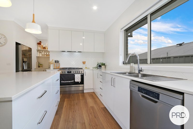 Photo - 55 Southgate Drive, Leneva VIC 3691 - Image 6