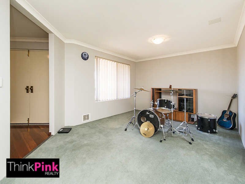 Photo - 55 Sugarwood Drive, Thornlie WA 6108 - Image 3