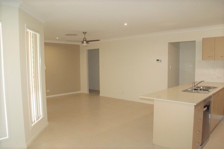 Photo - 55 Suttor Street, Nebo QLD 4742 - Image 2