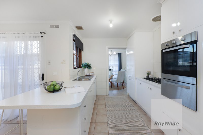 Photo - 55 The Circuit, Gladstone Park VIC 3043 - Image 9