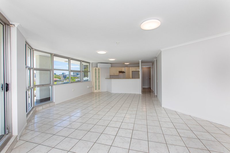 Photo - 55 Thorn Street, Kangaroo Point QLD 4169 - Image 3