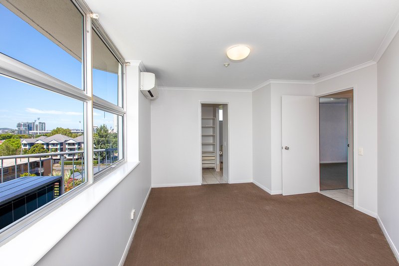 Photo - 55 Thorn Street, Kangaroo Point QLD 4169 - Image 9