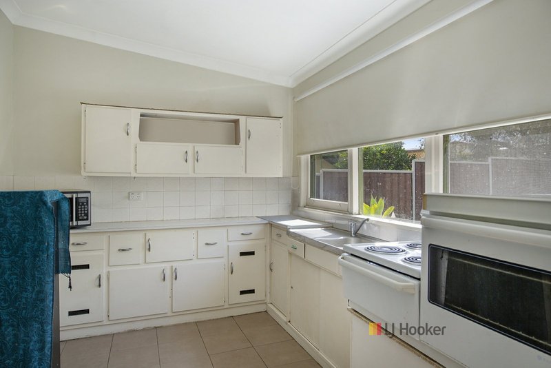 Photo - 55 Vales Road, Mannering Park NSW 2259 - Image 8