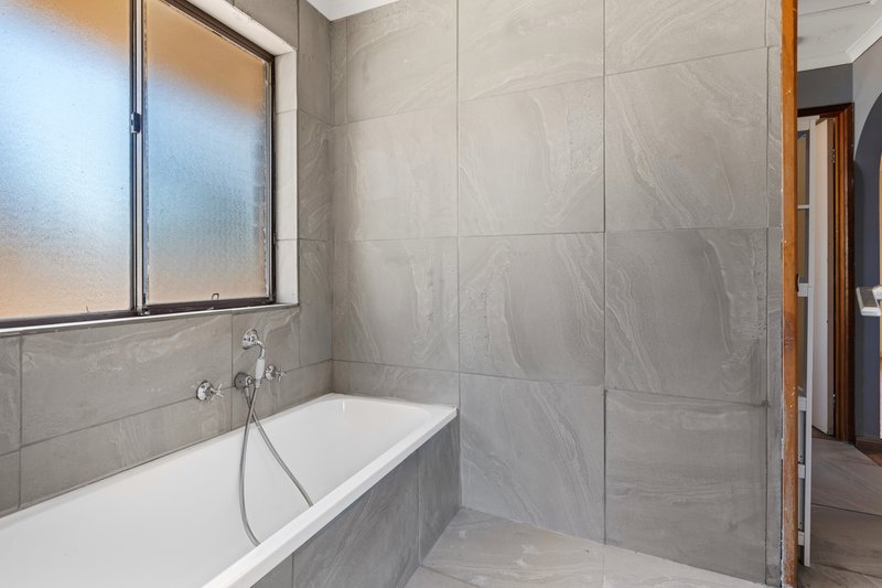 Photo - 55 Washington Drive, Craigmore SA 5114 - Image 12