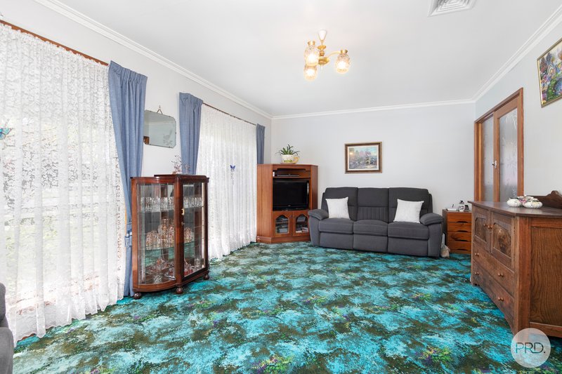 Photo - 55 Whitelaw Avenue, Delacombe VIC 3356 - Image 2