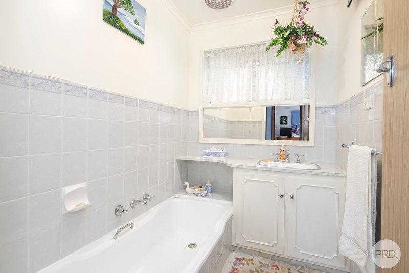 Photo - 55 Whitelaw Avenue, Delacombe VIC 3356 - Image 7