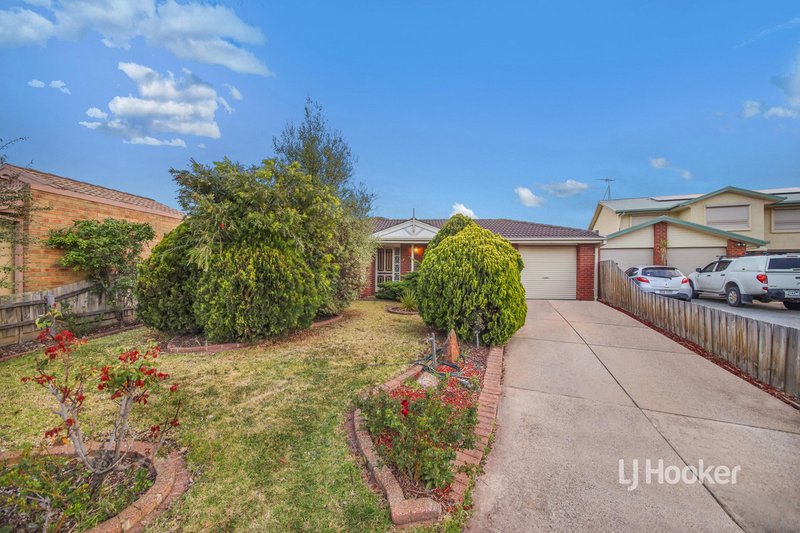 Photo - 55 Whitsunday Drive, Hoppers Crossing VIC 3029 - Image 2