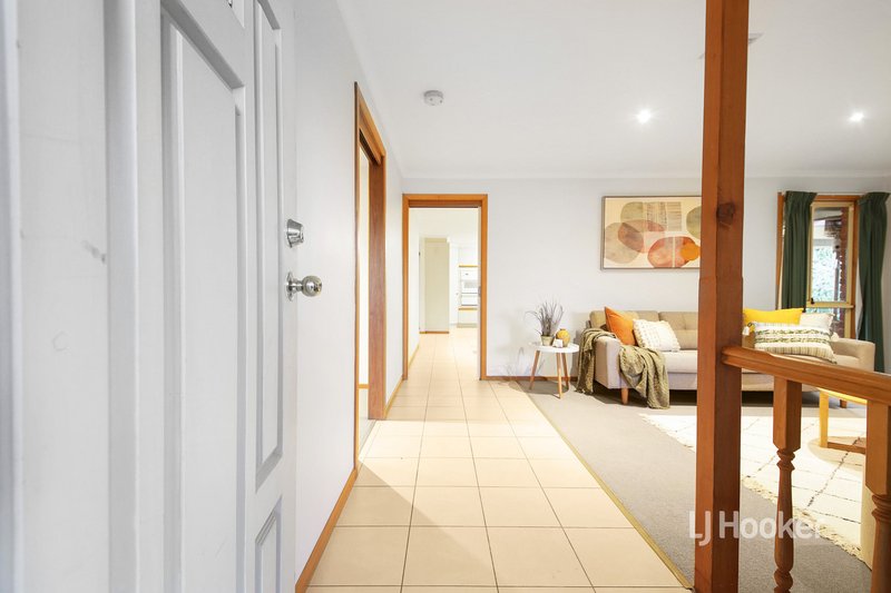 Photo - 55 Whitsunday Drive, Hoppers Crossing VIC 3029 - Image 3