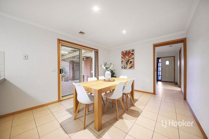 Photo - 55 Whitsunday Drive, Hoppers Crossing VIC 3029 - Image 6