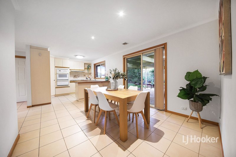 Photo - 55 Whitsunday Drive, Hoppers Crossing VIC 3029 - Image 7