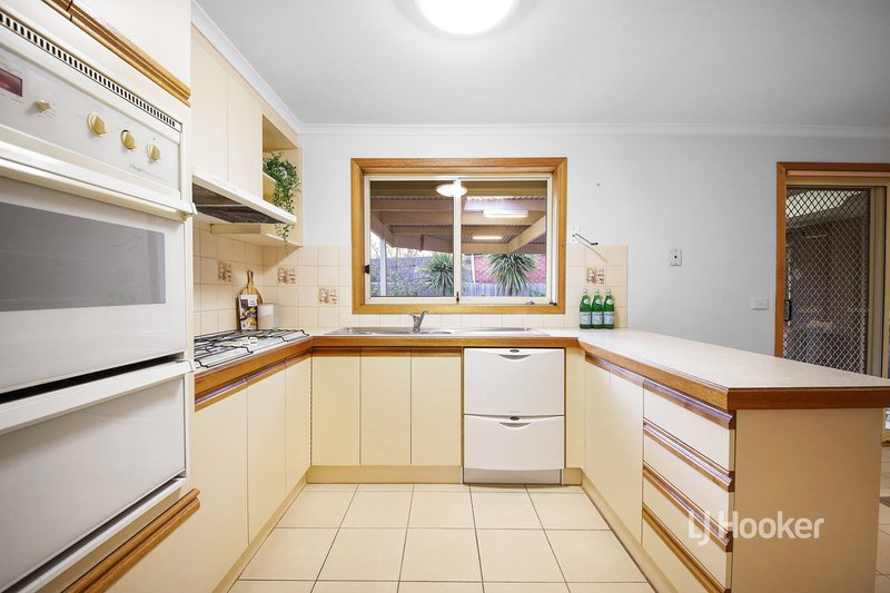 Photo - 55 Whitsunday Drive, Hoppers Crossing VIC 3029 - Image 9