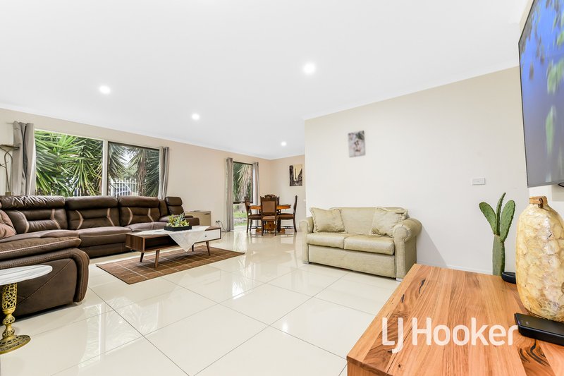 Photo - 55 Willow Drive, Hampton Park VIC 3976 - Image 3