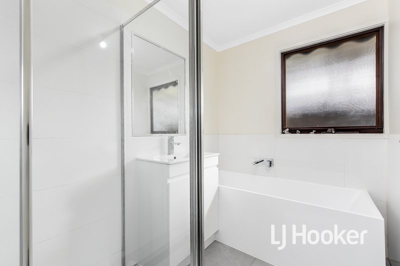 Photo - 55 Willow Drive, Hampton Park VIC 3976 - Image 10