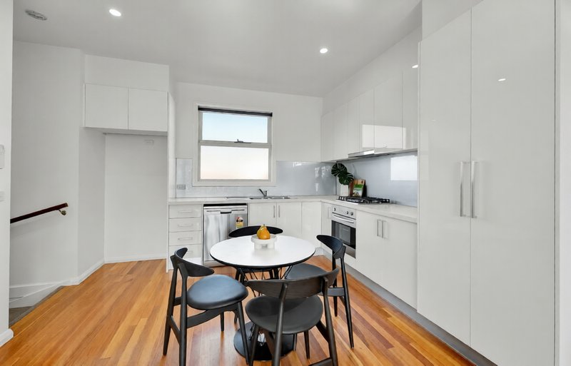 Photo - 5/5 Winifred Street, Essendon VIC 3040 - Image 3