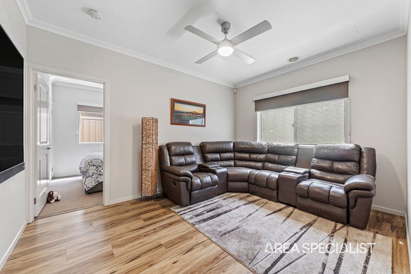 Photo - 55 Winneke Way, Pakenham VIC 3810 - Image 16