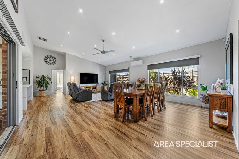 Photo - 55 Winneke Way, Pakenham VIC 3810 - Image 17