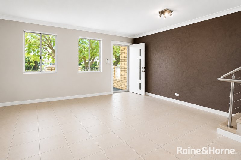 Photo - 5/50-52 Hassall Street, Parramatta NSW 2150 - Image 2