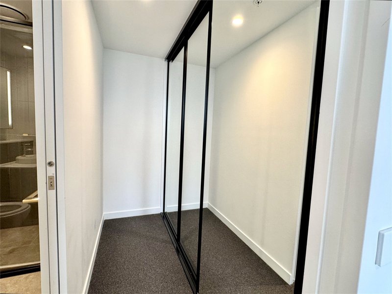 Photo - 5516/228 La Trobe Street, Melbourne VIC 3000 - Image 11