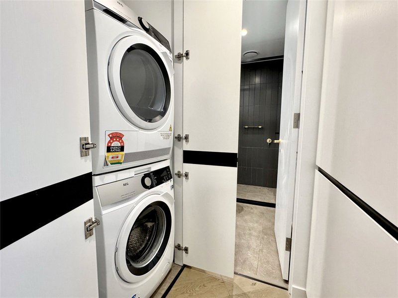 Photo - 5516/228 La Trobe Street, Melbourne VIC 3000 - Image 16