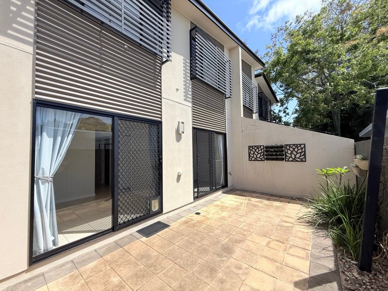 Photo - 5/52 Shell Street, Urangan QLD 4655 - Image 10