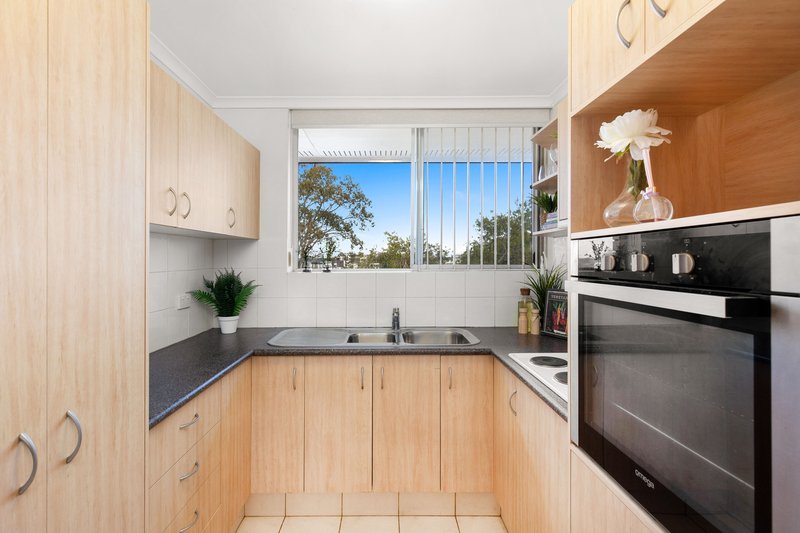 Photo - 5/53 Clarence Road, Indooroopilly QLD 4068 - Image 4