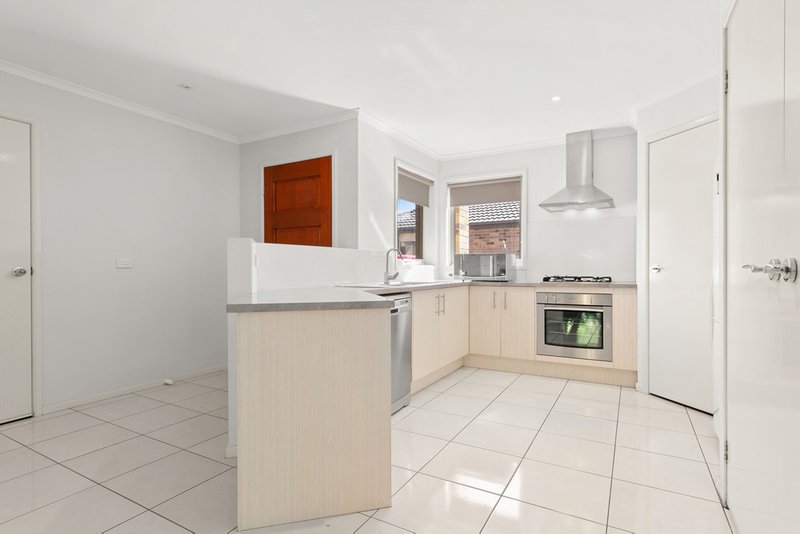 Photo - 5/54-58 Pommel Street, Pakenham VIC 3810 - Image 2